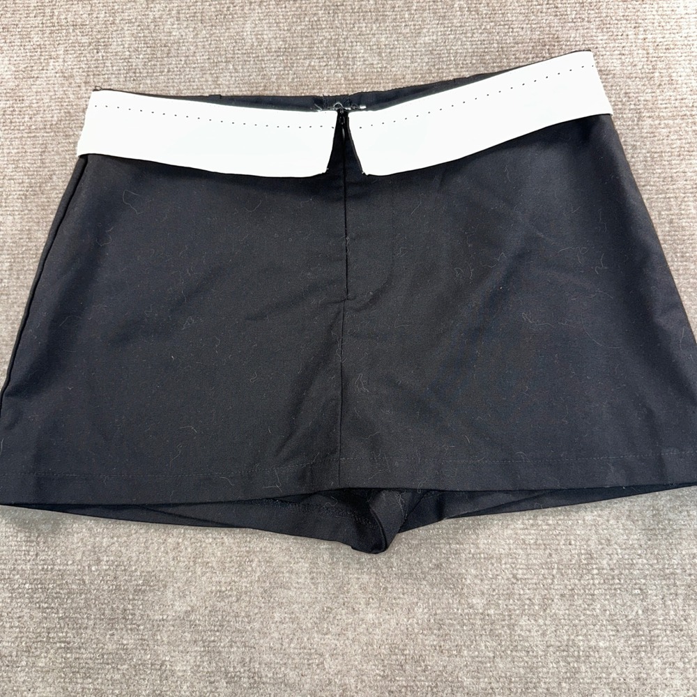 NIA Womens Black White Fold Over Waist Mini Skort Size M Zip Back Preppy Modern